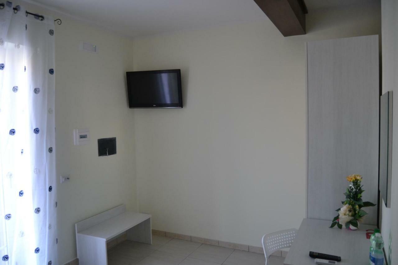 Guesthouse Holiday Formia Beach Bagian luar foto