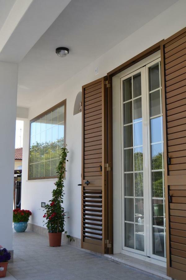 Guesthouse Holiday Formia Beach Bagian luar foto