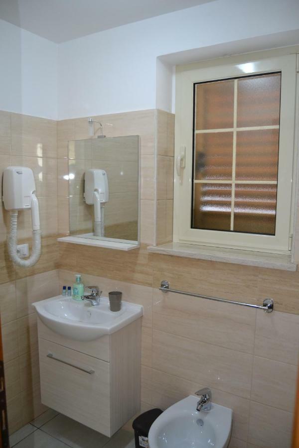 Guesthouse Holiday Formia Beach Bagian luar foto