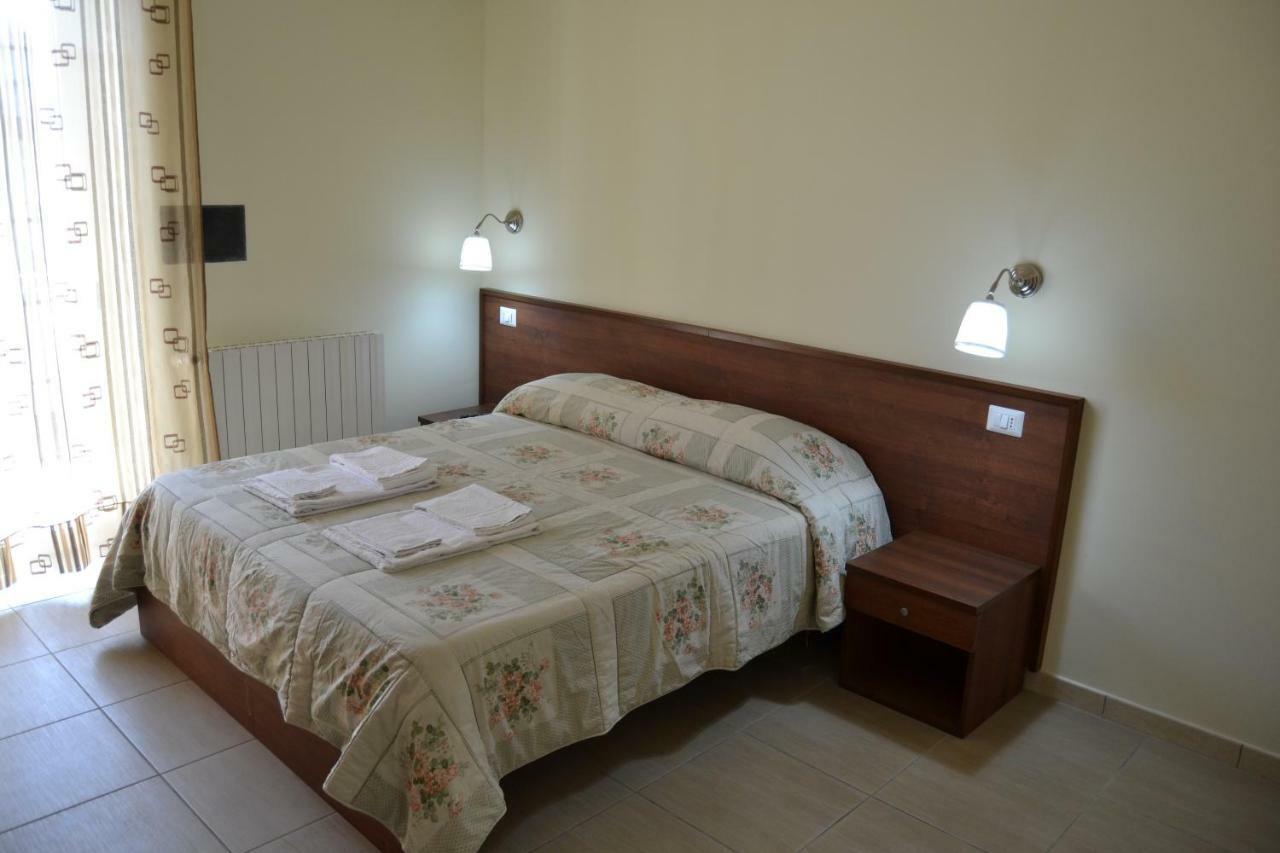 Guesthouse Holiday Formia Beach Bagian luar foto