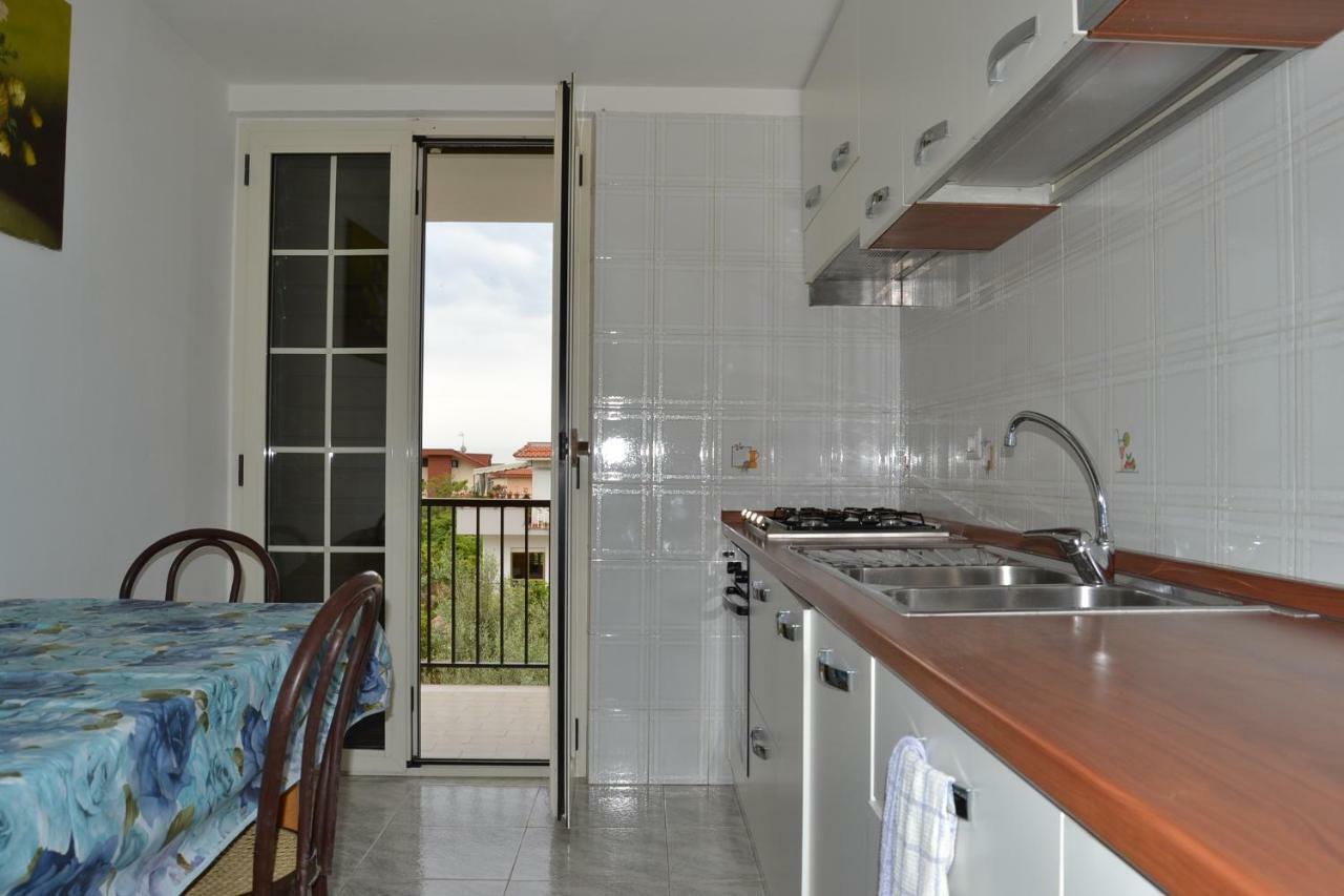 Guesthouse Holiday Formia Beach Bagian luar foto