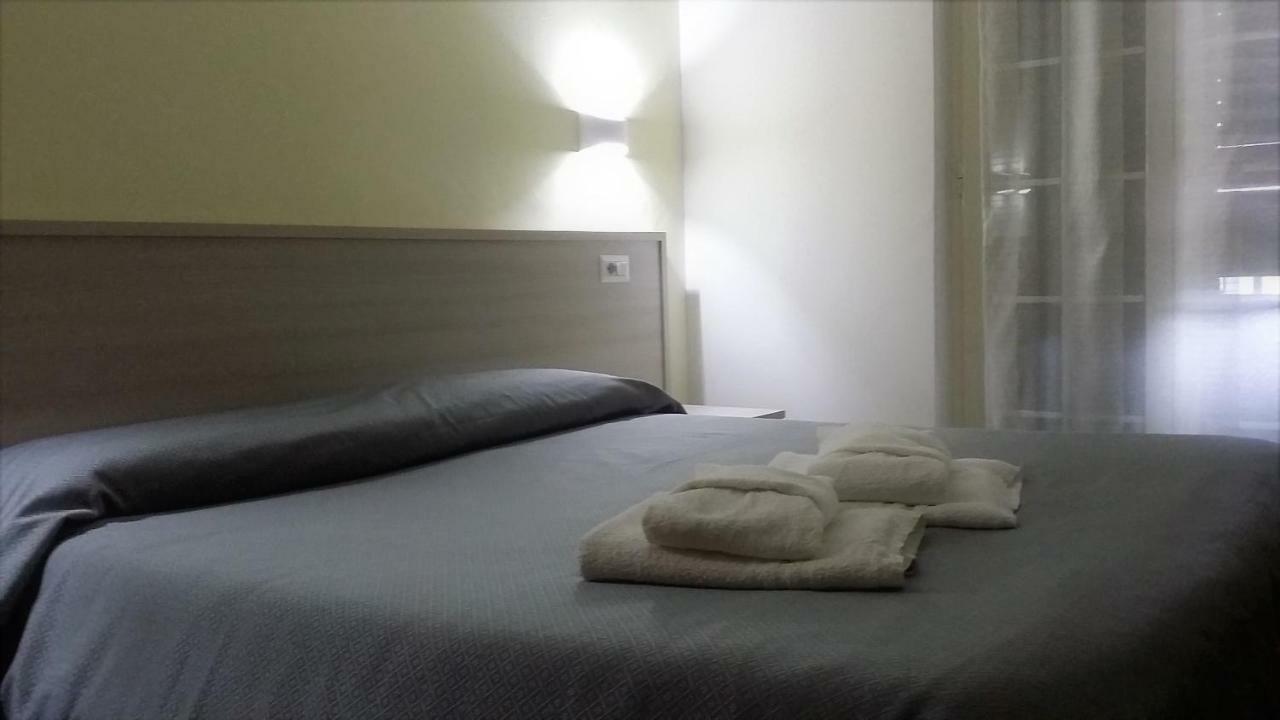 Guesthouse Holiday Formia Beach Bagian luar foto