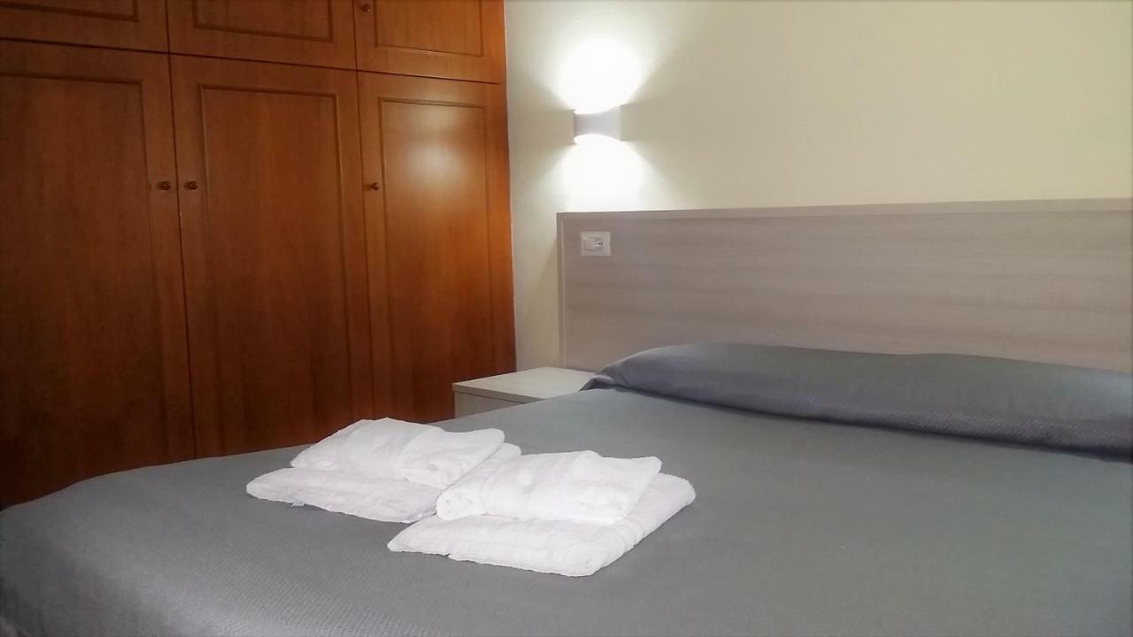 Guesthouse Holiday Formia Beach Bagian luar foto