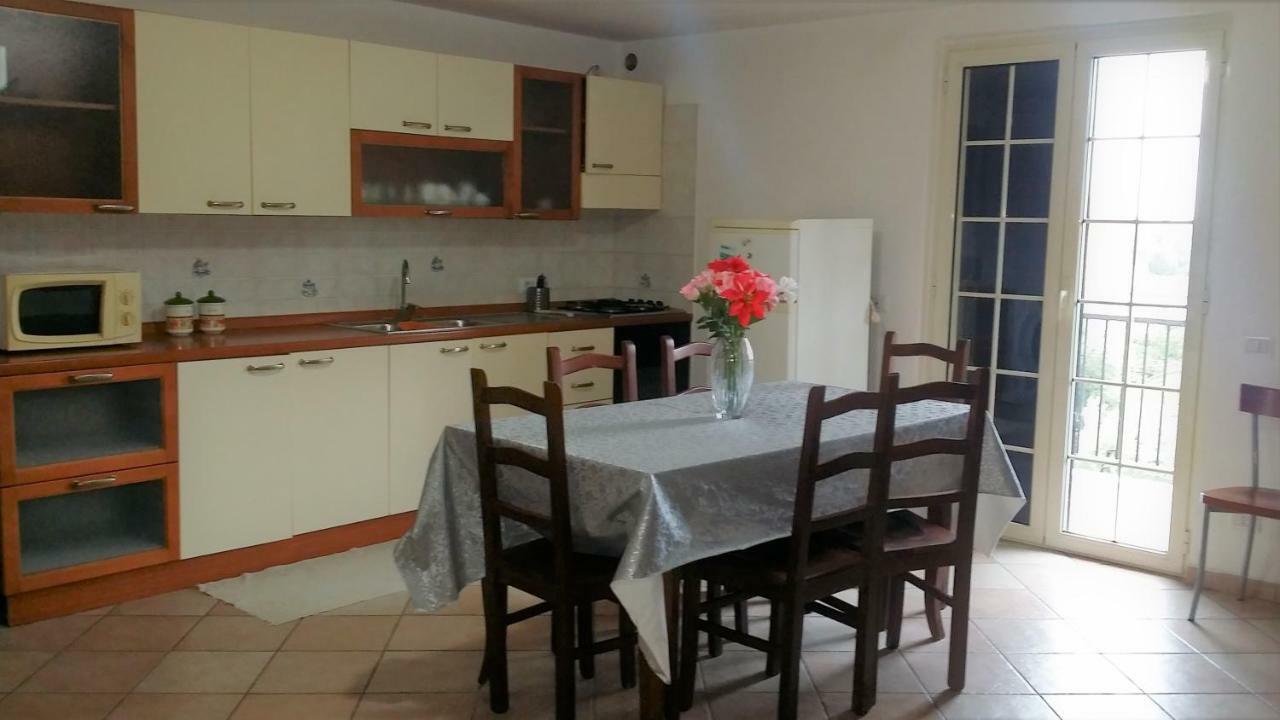 Guesthouse Holiday Formia Beach Bagian luar foto